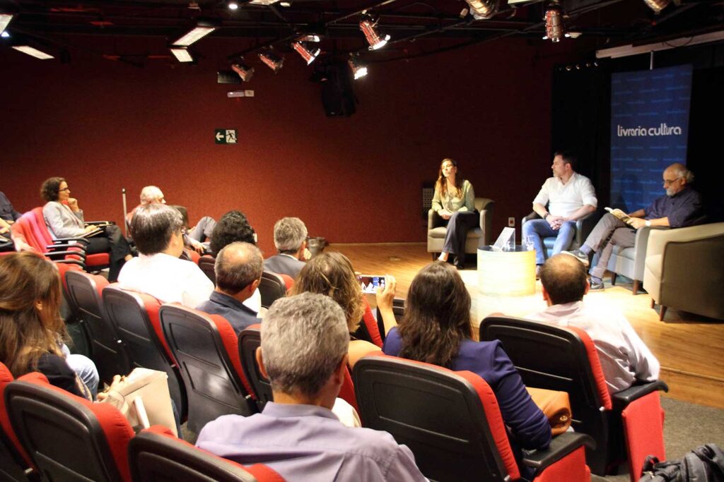 Veja fotos do lançamento do livro da Rede CpE