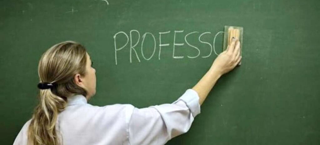 Mais professores, menos alunos