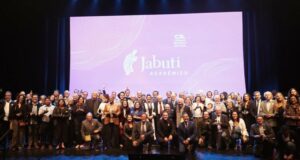 Livro de Roberto Lent é contemplado com o Prêmio Jabuti Acadêmico